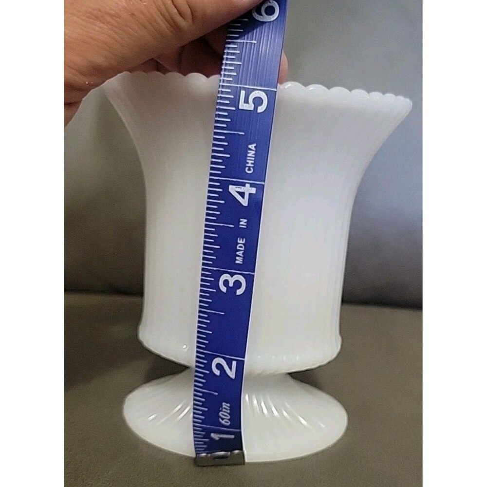Vintage E.O. Brody Co M4000 Milk Glass Footed Vase 5" Fluted Design - Picture 5 of 6